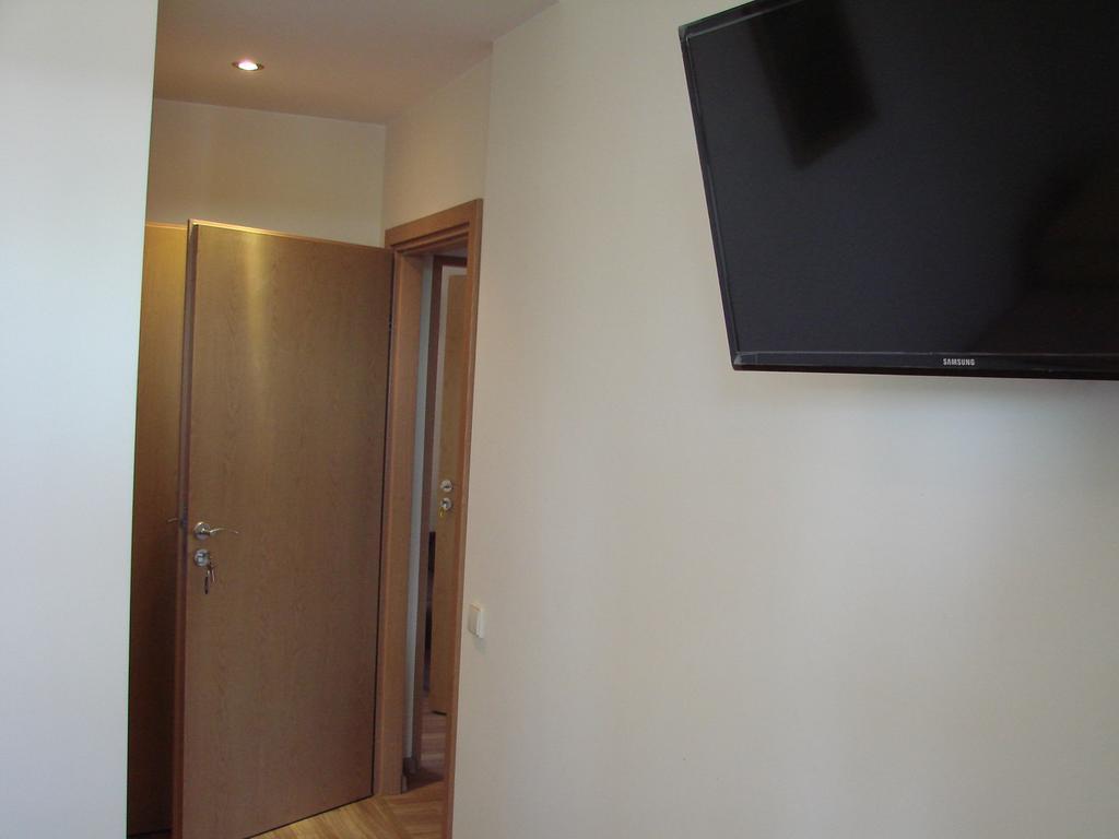 Pas Roma Hotel ซเวนตายิ ภายนอก รูปภาพ